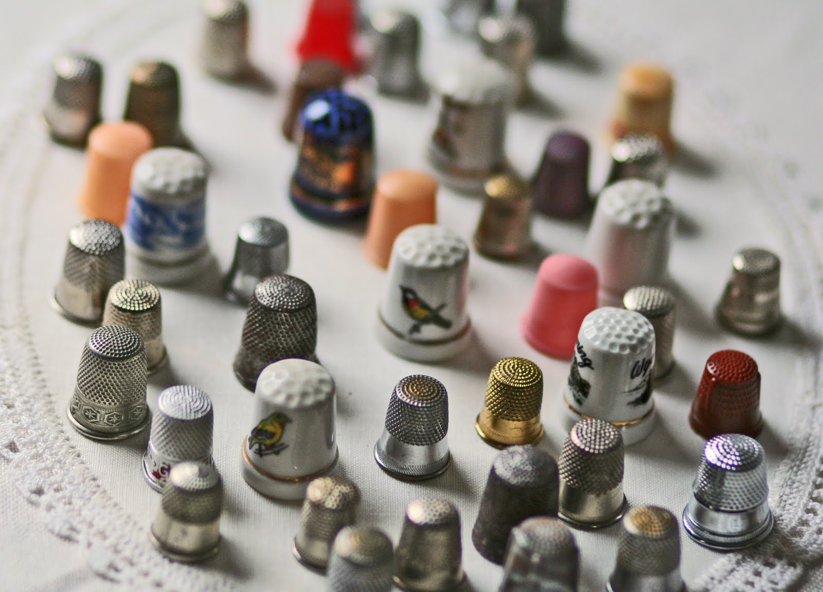 Needles & Thimbles: A Stylish Slot Experience by Evoplay