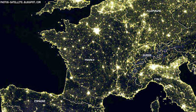 Vue de l'Europe de l'ouest en pleine nuit.