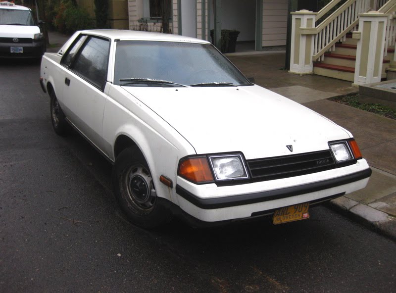 [1982+Toyota+Celica+ST+Coupe.+-+1.jpg]