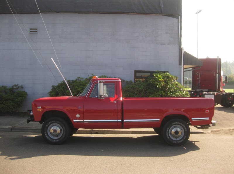 International+Harvester+Pickup+Trucks ... oldparkedcars.com/2010/09/1974-international-harvester-200-pickup.html