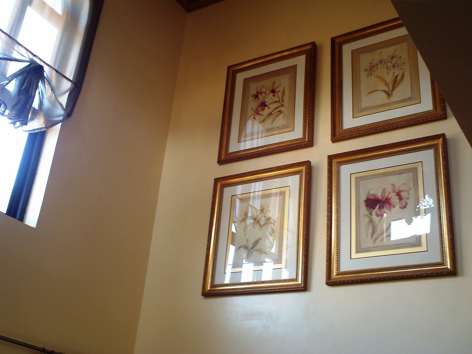 PHOTOS OF HOME INTERIOR DECORS (MAIA ALTA) Four Frames with painting