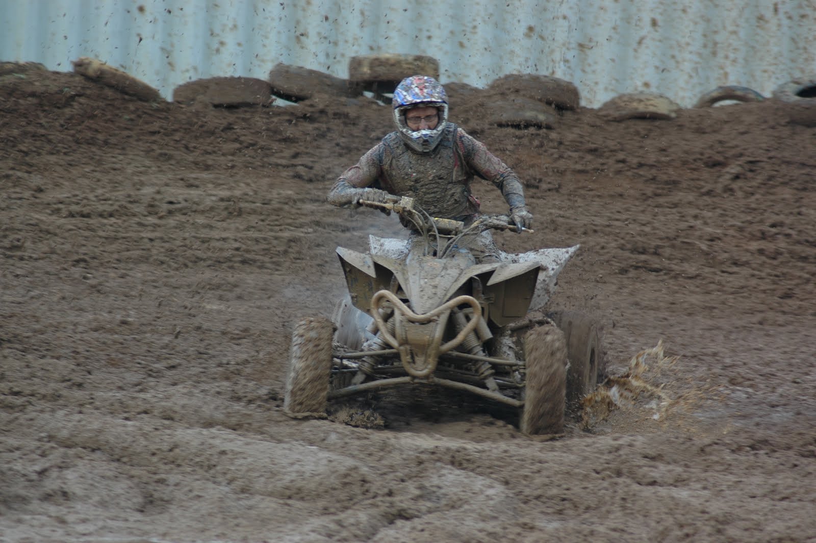 Racing new's Motocross L’art de piloter dans la boue