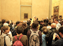 Students viewing the Mona Lisa