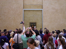 Taking pictures of the Mona Lisa
