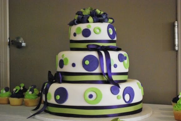 purple-green-cakes-modern.jpg