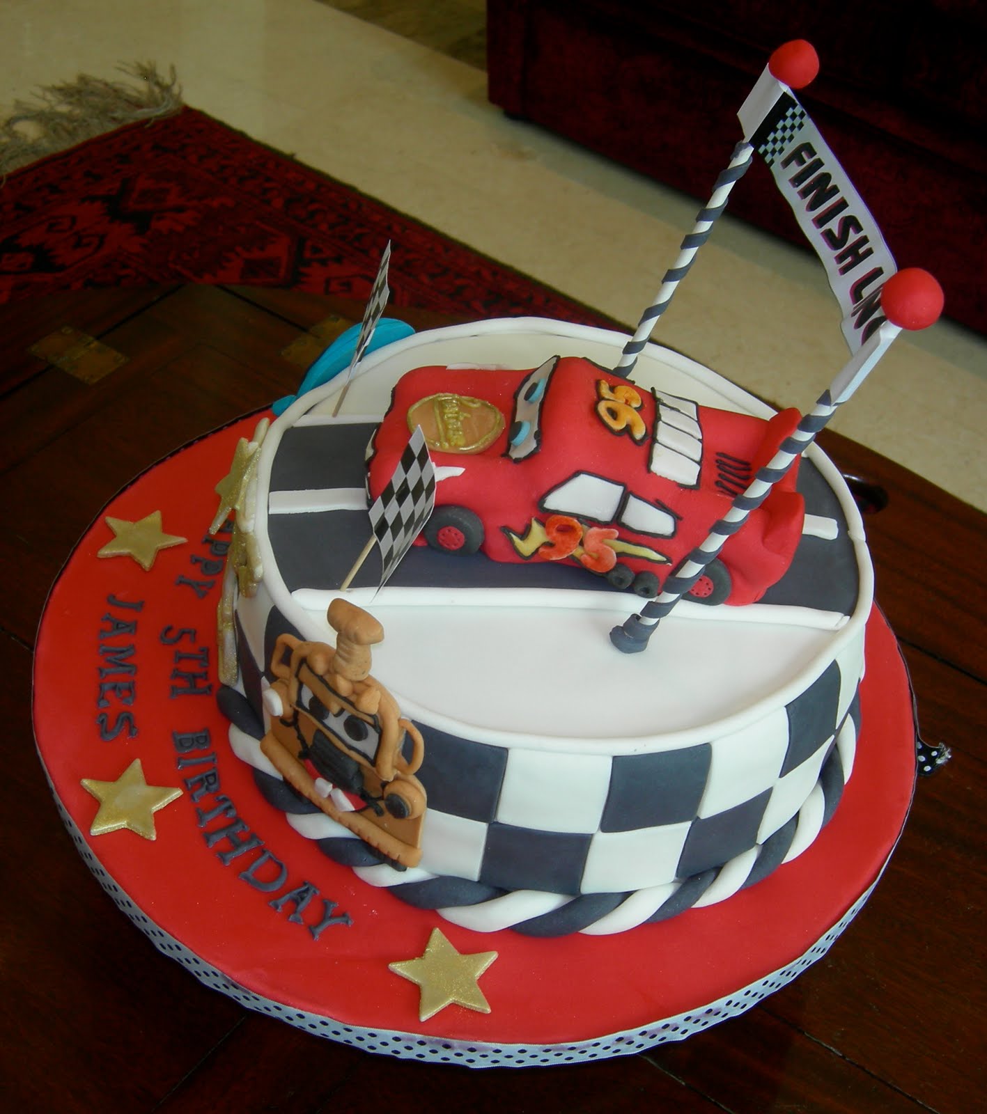  LIGHTNING MCQUEEN CAKE