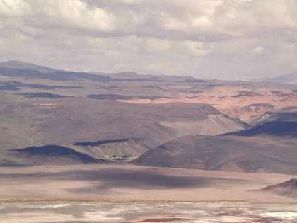 Pueblo de Antofalla sobre la margen occidental del salar (3900 m.s.n.m)