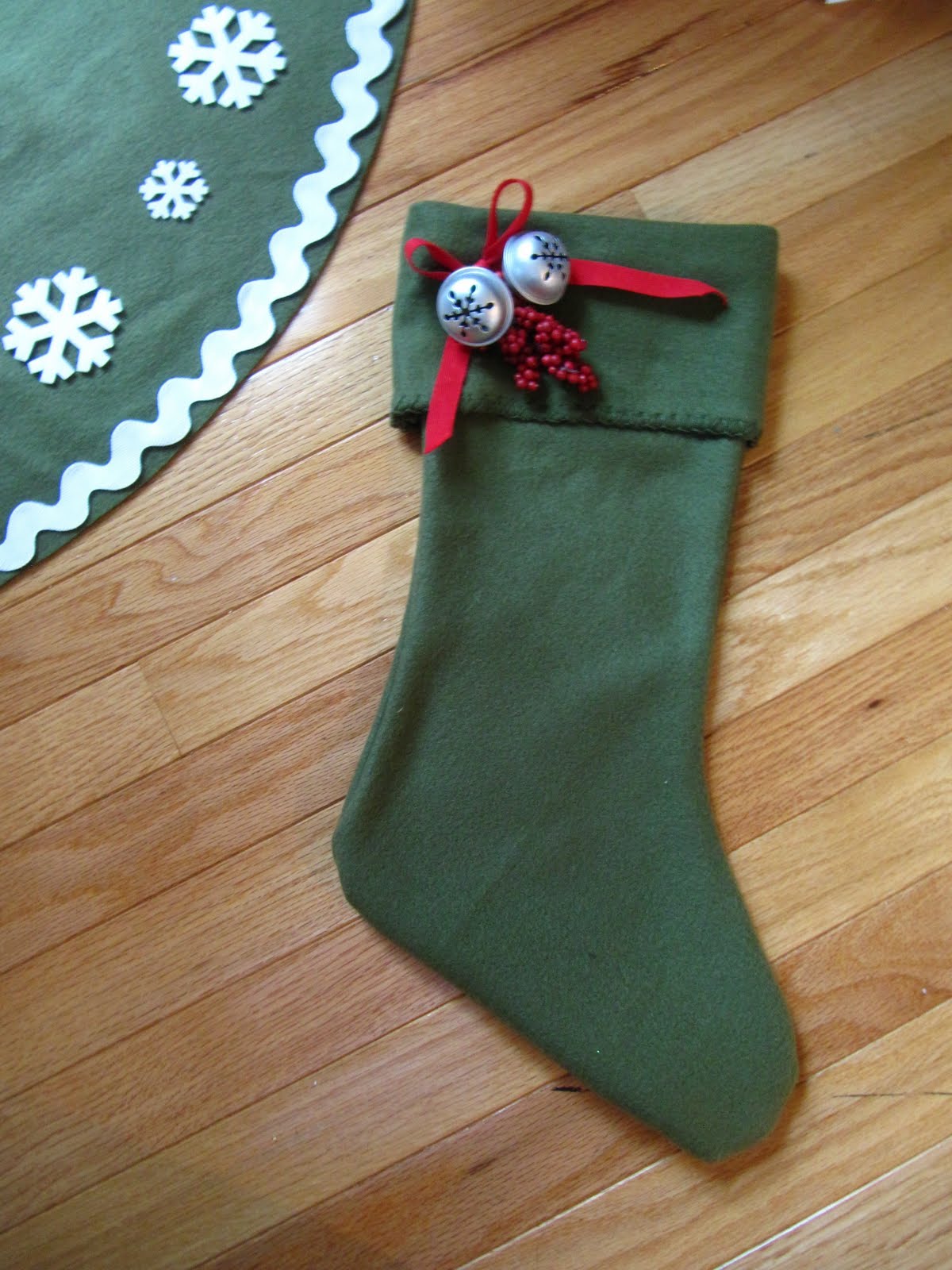 Sew Many Ways... Tool Time Tuesday...No Sew Tree Skirt for 2.50