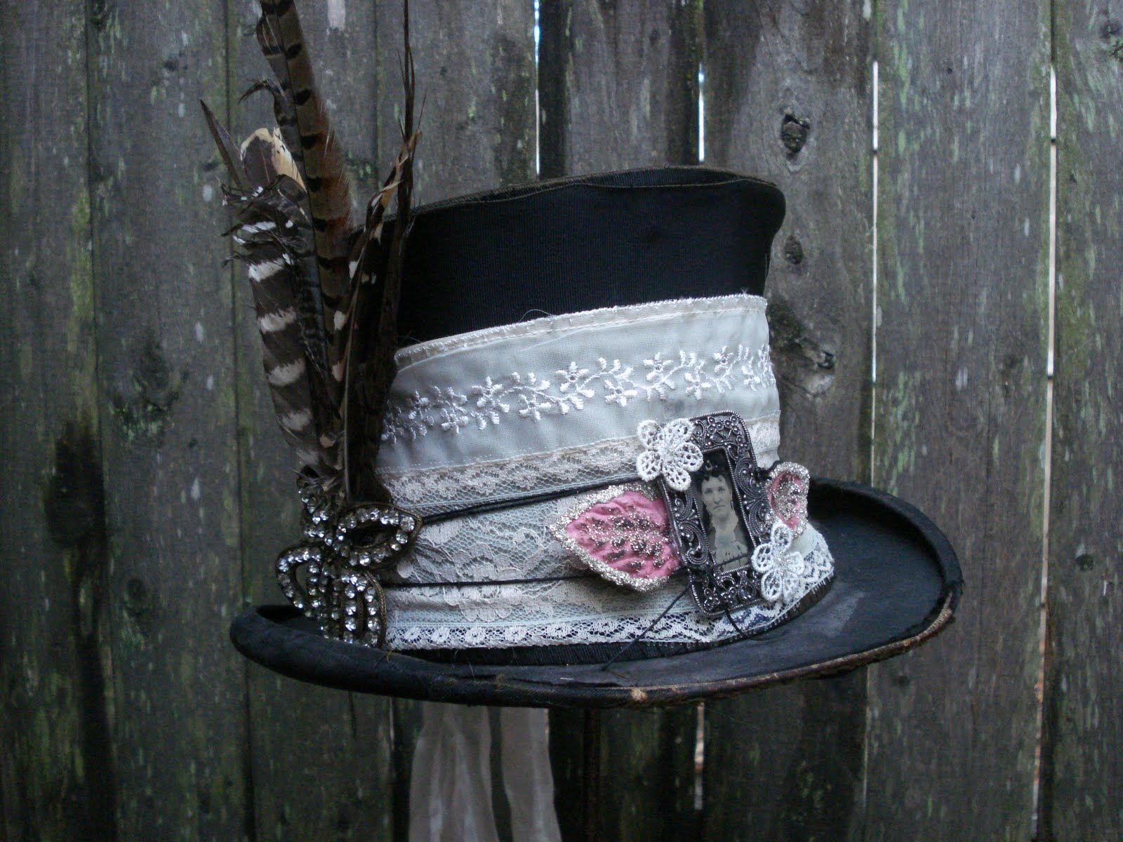 Lemoncholy's flight of fancy Top Hat Derby Blog Hop!