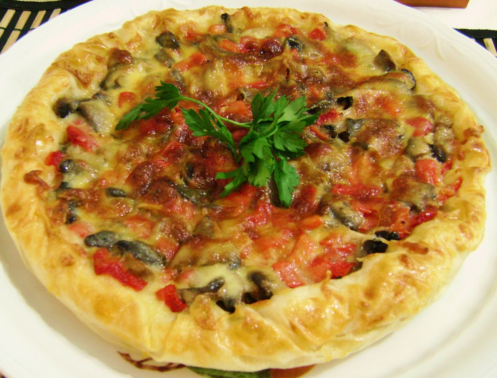 Birsel ve İrem MantarlıKözlenmiş Biberli Yalancı Pizza