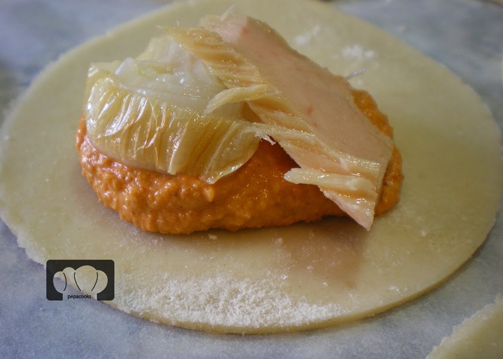 [Empanadillas-de-romescu-y-atún---15.jpg]