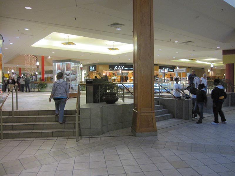 Sky City: Retail History: Knoxville Center/East Towne Mall: Knoxville, TN