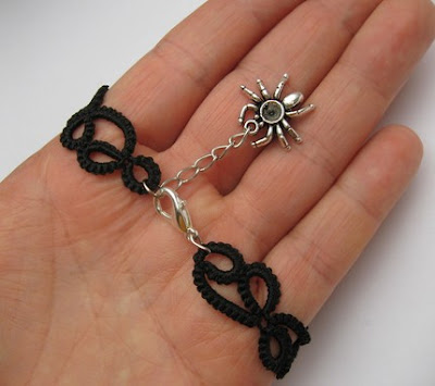 tatted bracelet, tatting, spinner, spider