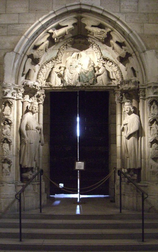 [nyc_cloisters_archway.jpg]