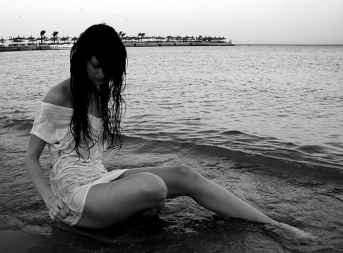 image: beach,beauty,black,and,white,girl,photography,sexy-1654a47f0aea5ee744590e83a9b9dfb2_h