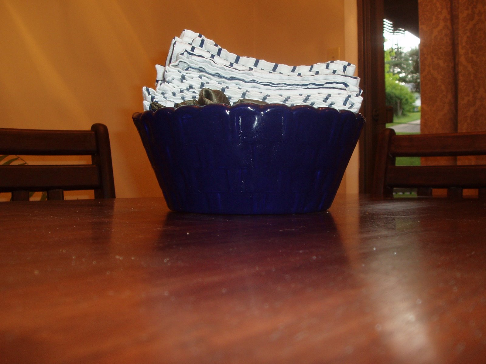 [diningroom9.JPG]