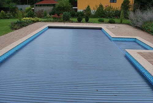 [bazeny-lamelove-zakryti-transparentni.jpg]