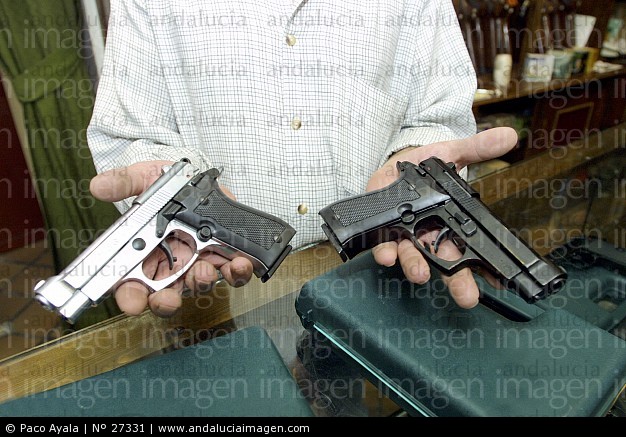 [Pistolas-en-armeria--Granada_27331[1].jpg]