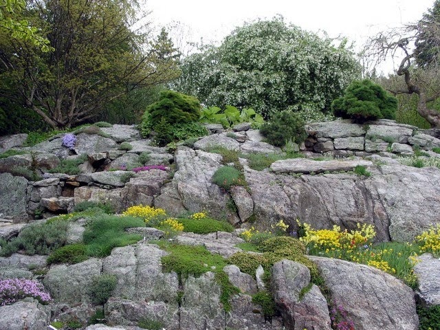 Victoria Gardens: Virtual Tour: Stone Crop - Cold Spring, NY
