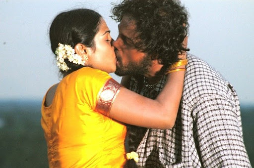 Passionate lip lock scenes in 'Aaravathu vanam' stills
