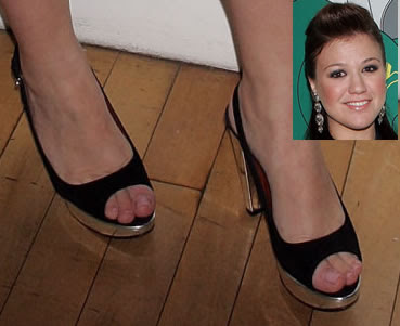 Kelly Clarkson feet pictures, Kelly Clarkson legs, Kelly Clarkson toes...