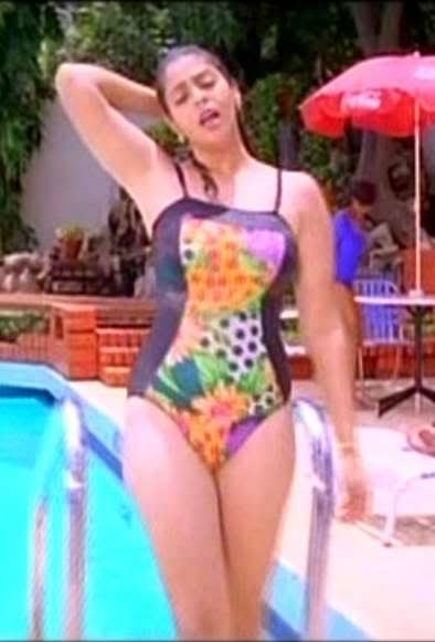 madhuri dixit sexy boobs