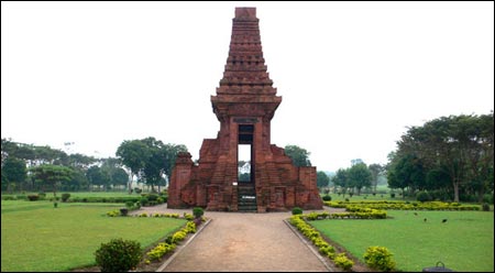 KERIS NUSANTARA: Candi Bajang Ratu