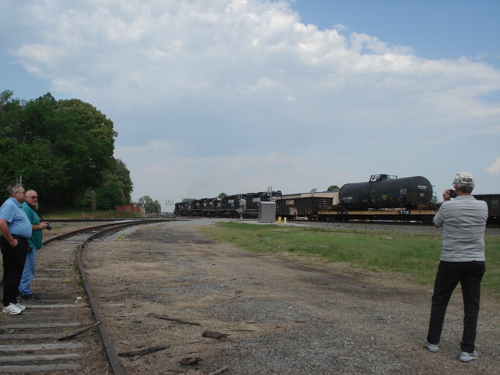 Triangle Trains The Railroad/Railfan Blog A couple of trains around
