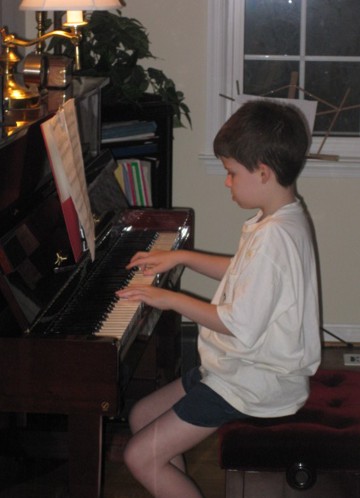 [Jun_pianoboy.jpg]