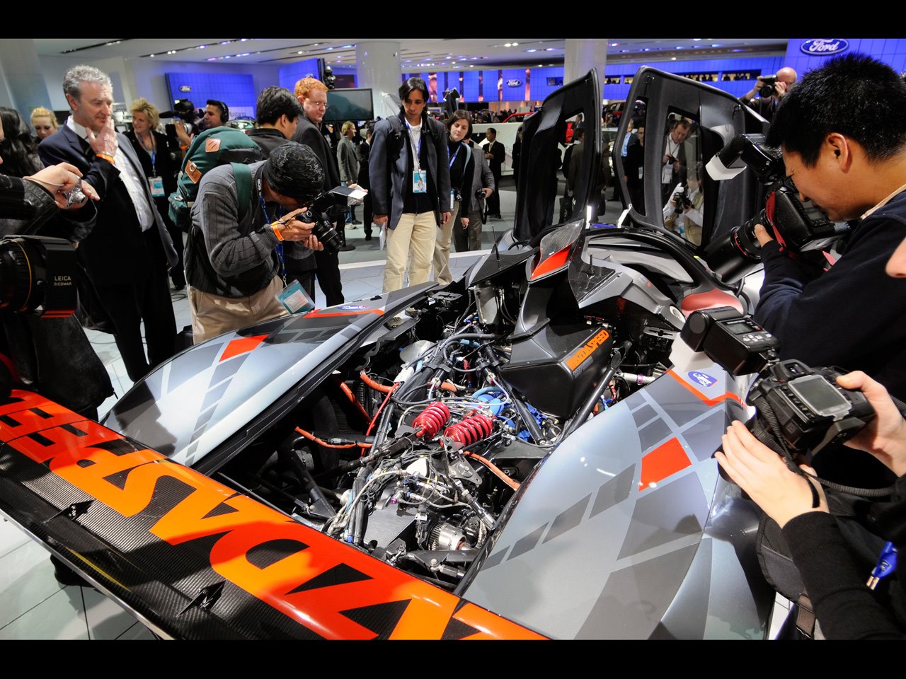 [2008-Mazda-Furai-Concept-Engine-Compartment-1280x960.jpg]