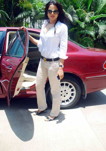 sameera reddy visits dreams home ngo in mumbai actress pics