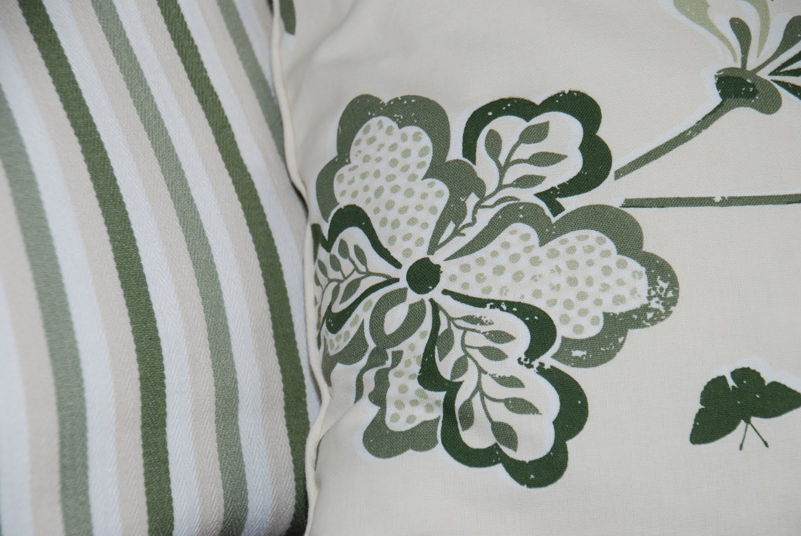 hverdagsmysterier Sofaputer, wallstickers og kontraktssignering