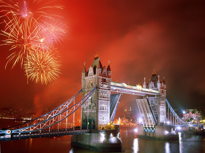 இங்லாந்து படங்கள்.. Light+up+the+Night,+Tower+Bridge,+London,+England