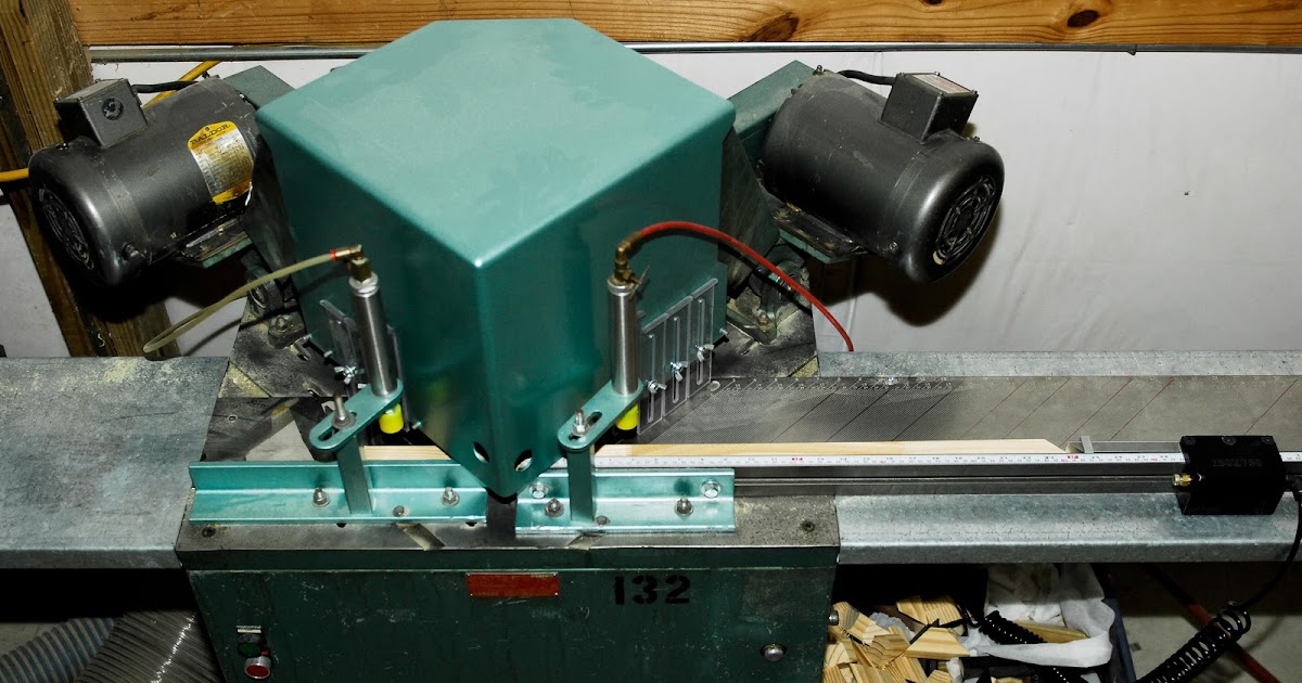 Bergs Canvas Gallery Equipment setup for stretcher bar construction.