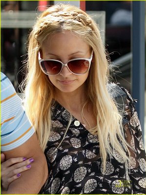 http://3.bp.blogspot.com/_V7hjtRFSOGE/TSGIwxcWkDI/AAAAAAAAAX0/hYX-JtXjIJs/s1600/braids-hairstyle-2011.jpg