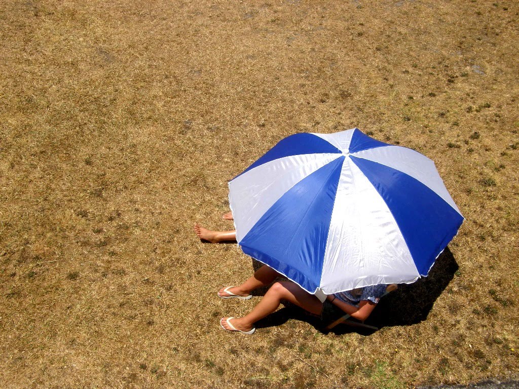 [sunbrolly.JPG]