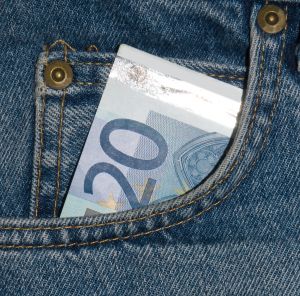 [968880_money_in_pocket_3.jpg]