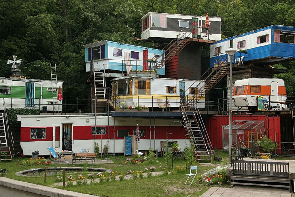 [redneck-mansion.jpg]