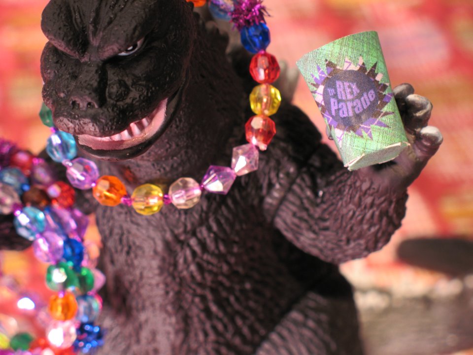 [tinythrowsCUPgodzilla.jpg]