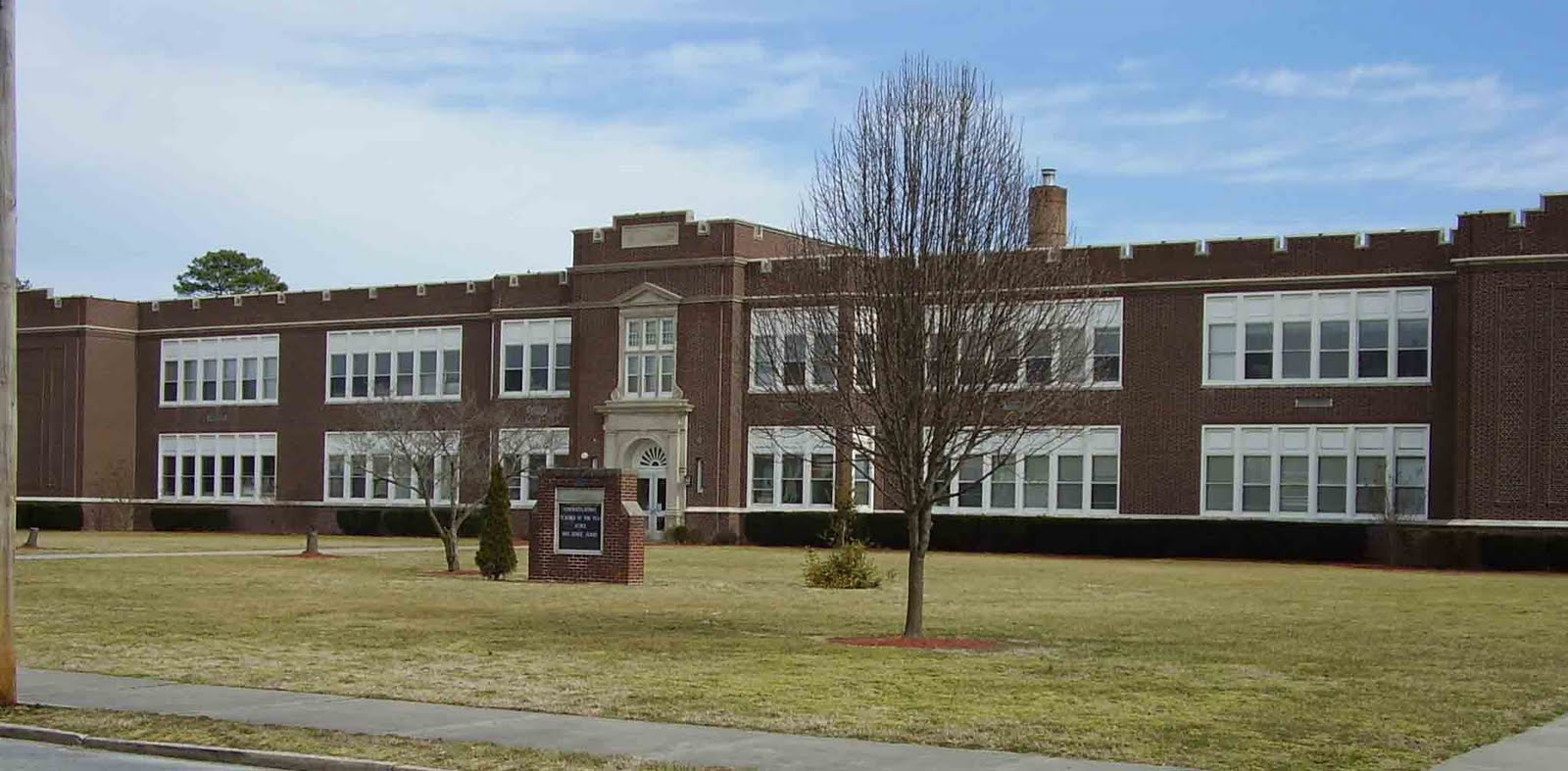 [School+Front+2-1.jpg]