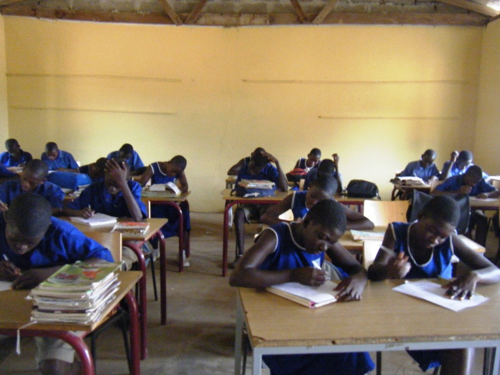 [Akwamufie+JHS090402.JPG]