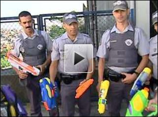 [Imagem: arna-brinquedo-pm.JPG]