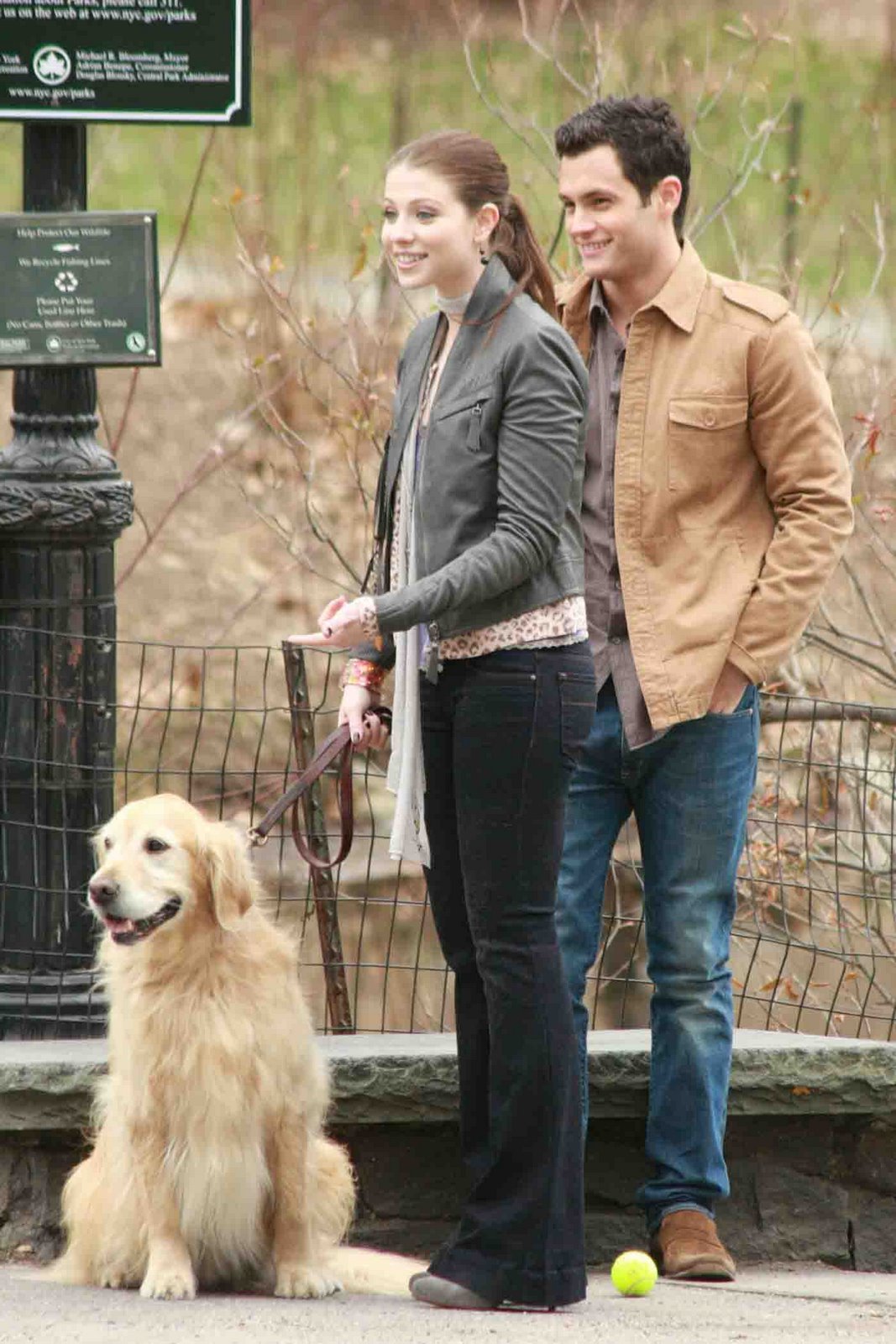 [Michelle+Trachtenberg+central+park.jpg]