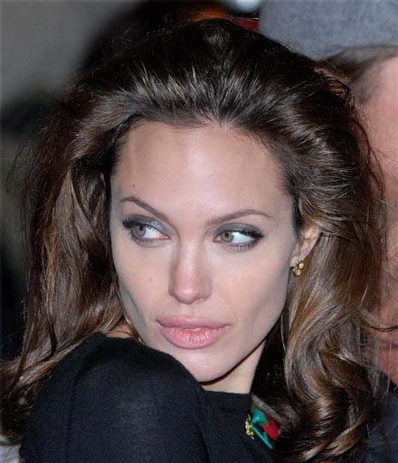[ANGELINA_JOLIE_BIRTH.jpg]