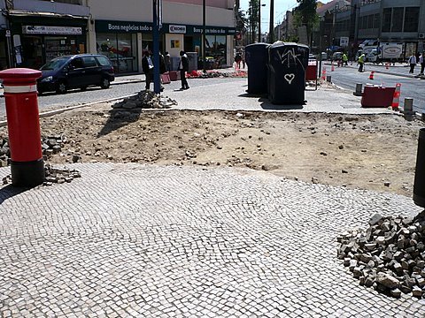 [passeio-buraco-Av-Almirante-reis-Intendnete.JPG]