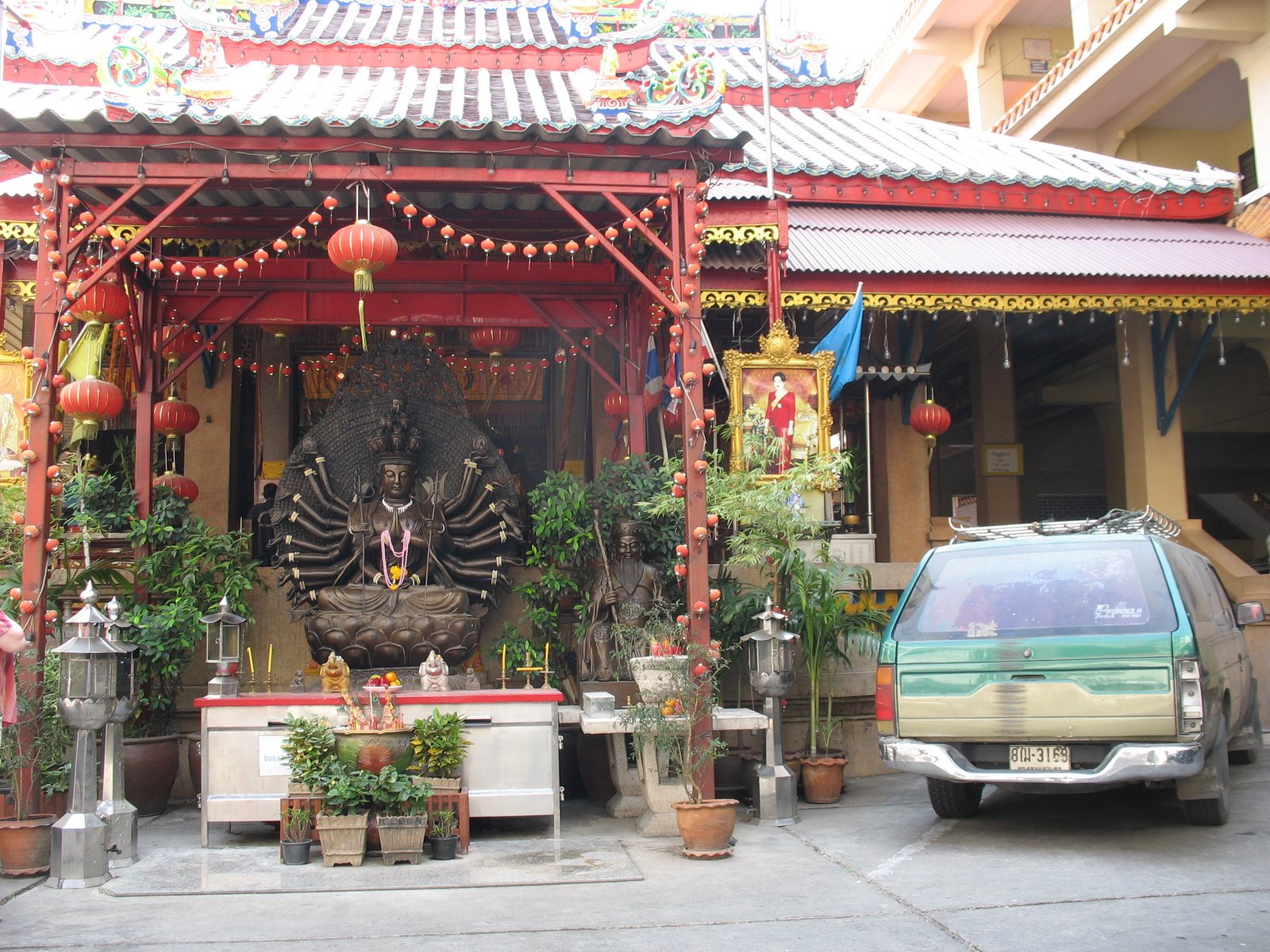 [BK+2009+Chinese+temple.jpg]