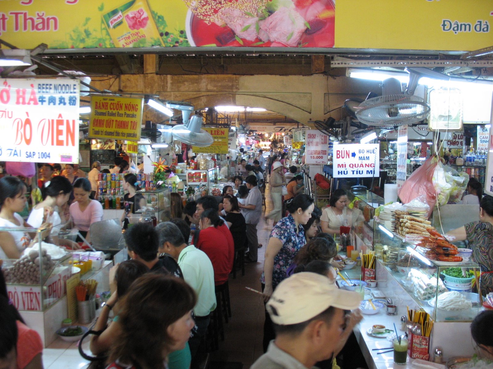 [Saigon+2008+Ben+Thanh1.JPG]