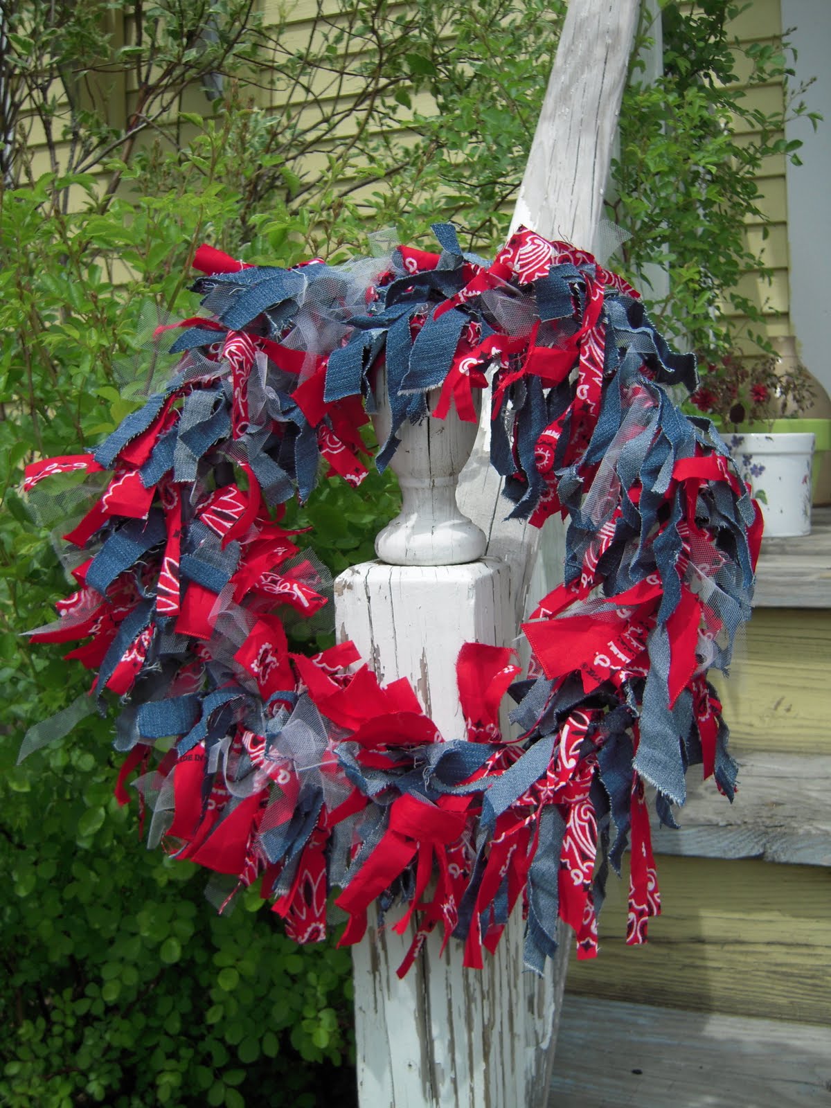 Marvelously Messy : Patriotic Rag Wreath and Ra Ra Craft
