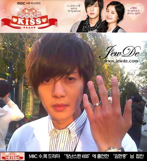 Kathy's Bench: Kim Hyun Joong Shows Off His Wedding Ring