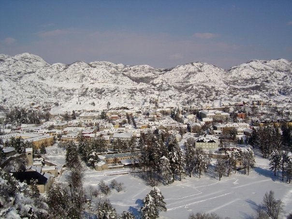 [cetinje+pod+snijegom+panorama.jpg]
